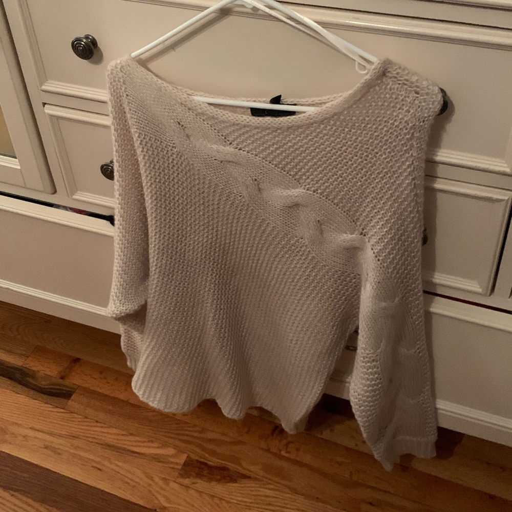 Jessica Simpson sweater